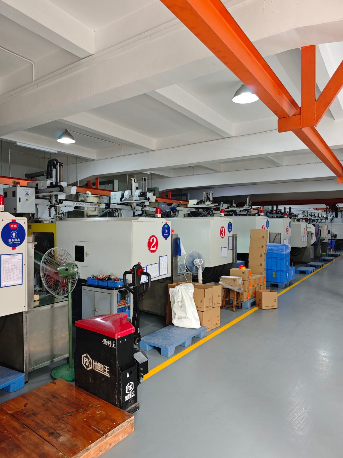 YIOT — Comparative view of plastic materials used in molding.