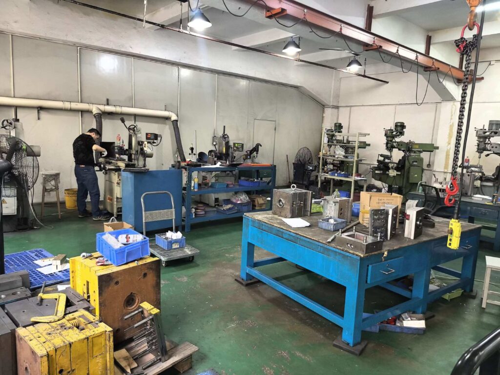 Key Factors in Choosing a Plastic Automotive Components Injection Mold Factory in China